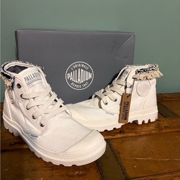 Palladium Shoes - Palladium womens White Canvas Pampa High-Top